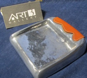 TARJETERO ALUMINIO Y LATON ART3 GALLERY
